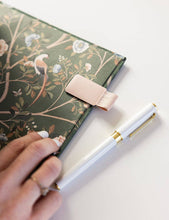 Load image into Gallery viewer, White Fountain Pen