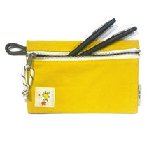 Load image into Gallery viewer, Zip Pouch - Daisy