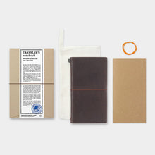 Load image into Gallery viewer, Traveler's Notebook Starter Kit - Regular Size - Brown Leather