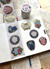 Load image into Gallery viewer, French Perfume gold foil paper label roll