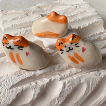 Load image into Gallery viewer, Tiny Ceramic Cats with Heart – Assorted Designs
