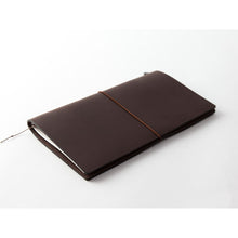 Load image into Gallery viewer, Traveler&#39;s Notebook Starter Kit - Regular Size - Brown Leather
