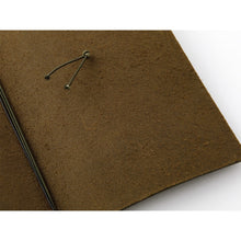 Load image into Gallery viewer, Traveler's Notebook Starter Kit - Regular Size - Olive Leather
