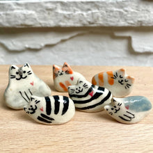 Load image into Gallery viewer, Tiny Ceramic Cats with Heart – Assorted Designs
