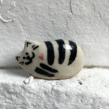 Load image into Gallery viewer, Tiny Ceramic Cats with Heart – Assorted Designs

